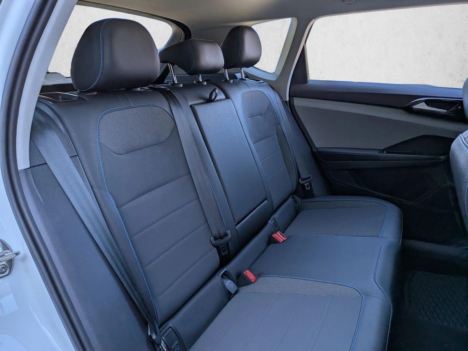 2024 Volkswagen Taos SE Black 4MOTION