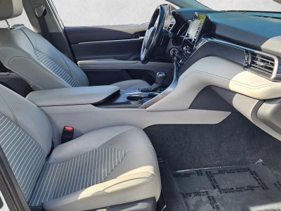 2022 Toyota Camry SE Auto (SE)