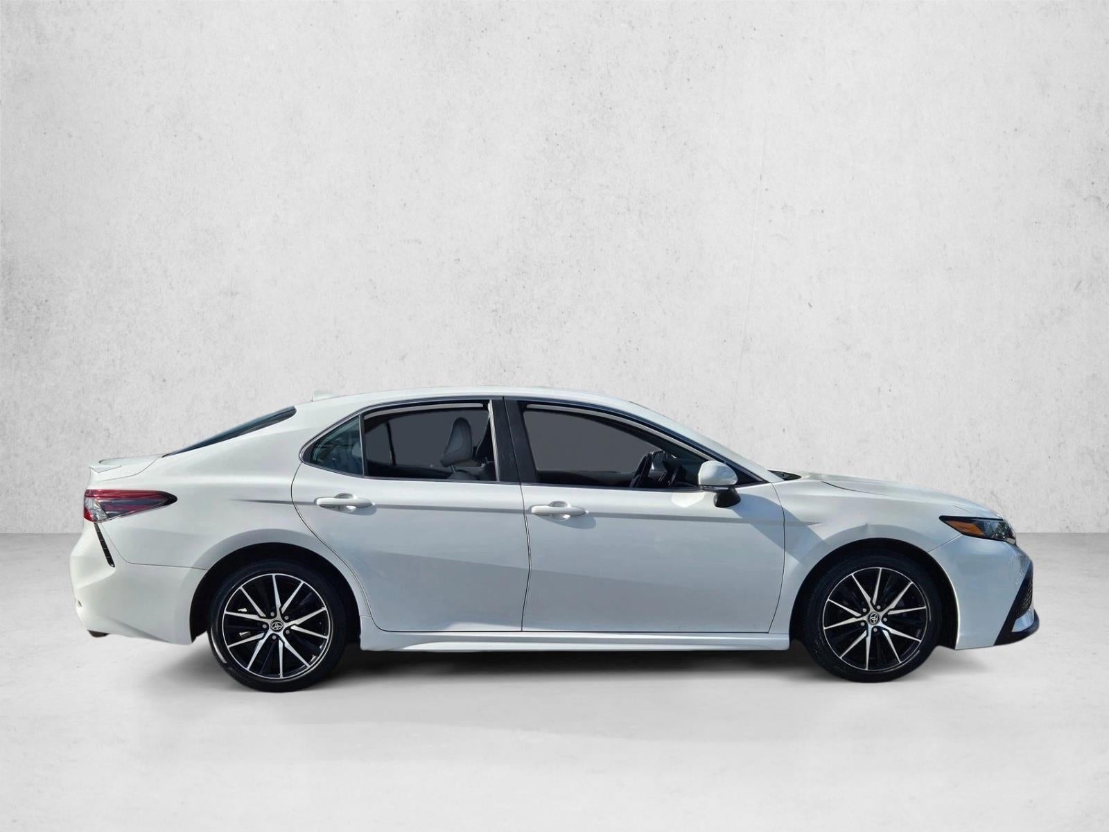 2022 Toyota Camry SE Auto (SE)