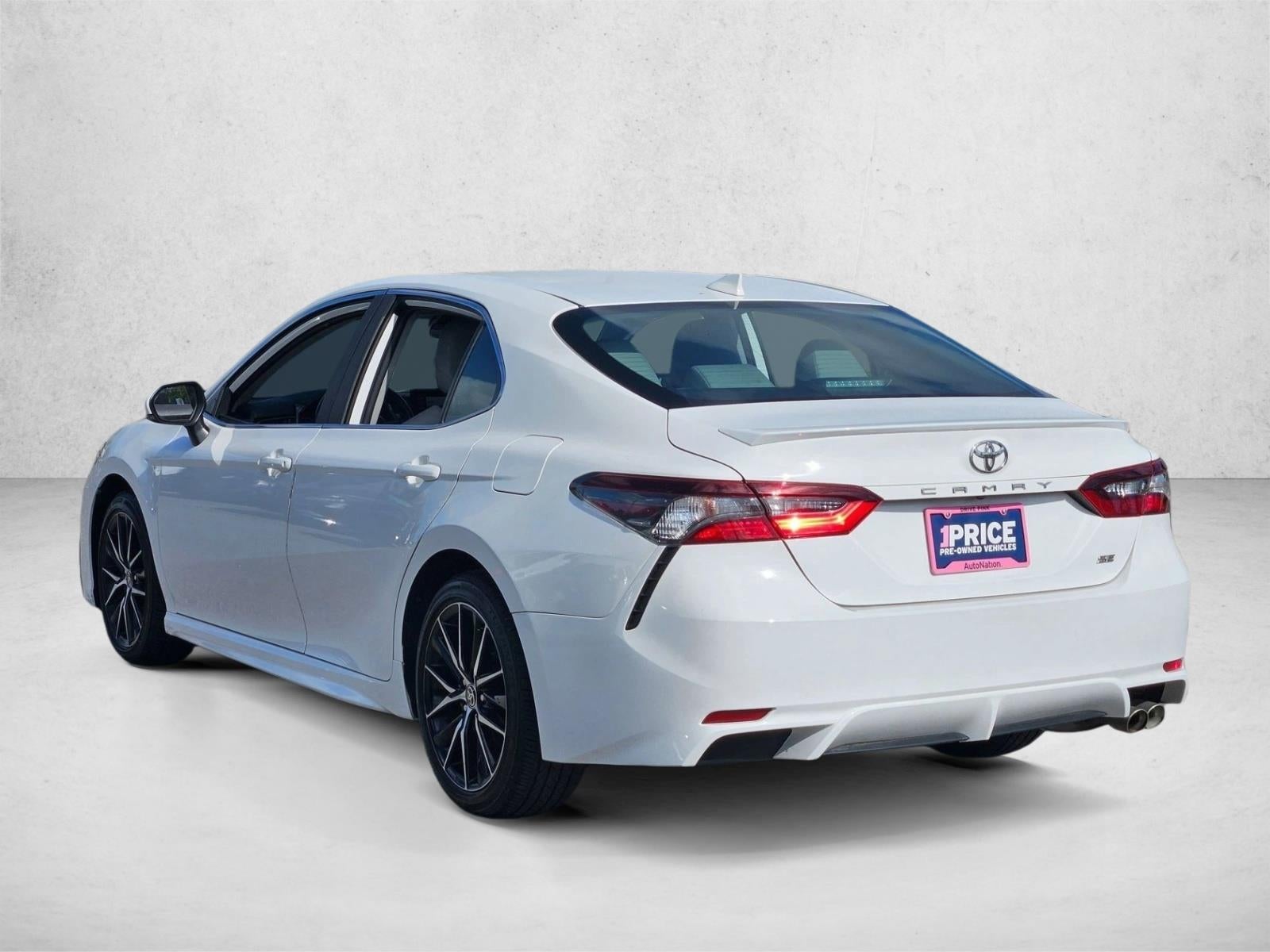 2022 Toyota Camry SE Auto (SE)