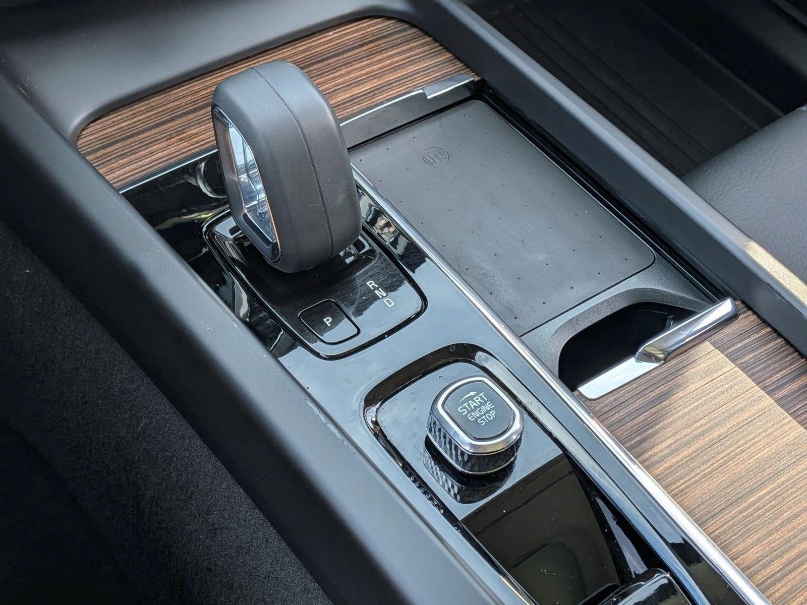 2022 Volvo XC60 B5 FWD Momentum