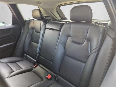 2022 Volvo XC60 B5 FWD Momentum