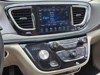 2018 Chrysler Pacifica Hybrid Limited FWD