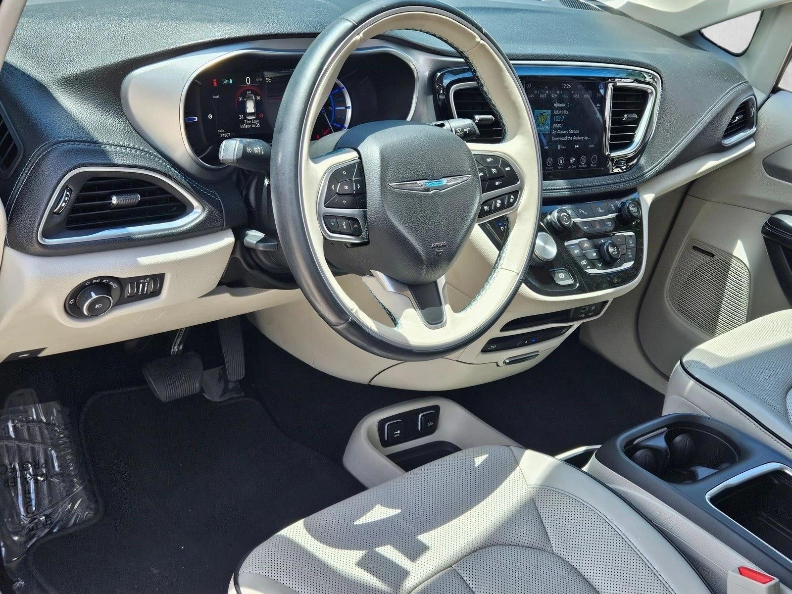 2018 Chrysler Pacifica Hybrid Limited FWD