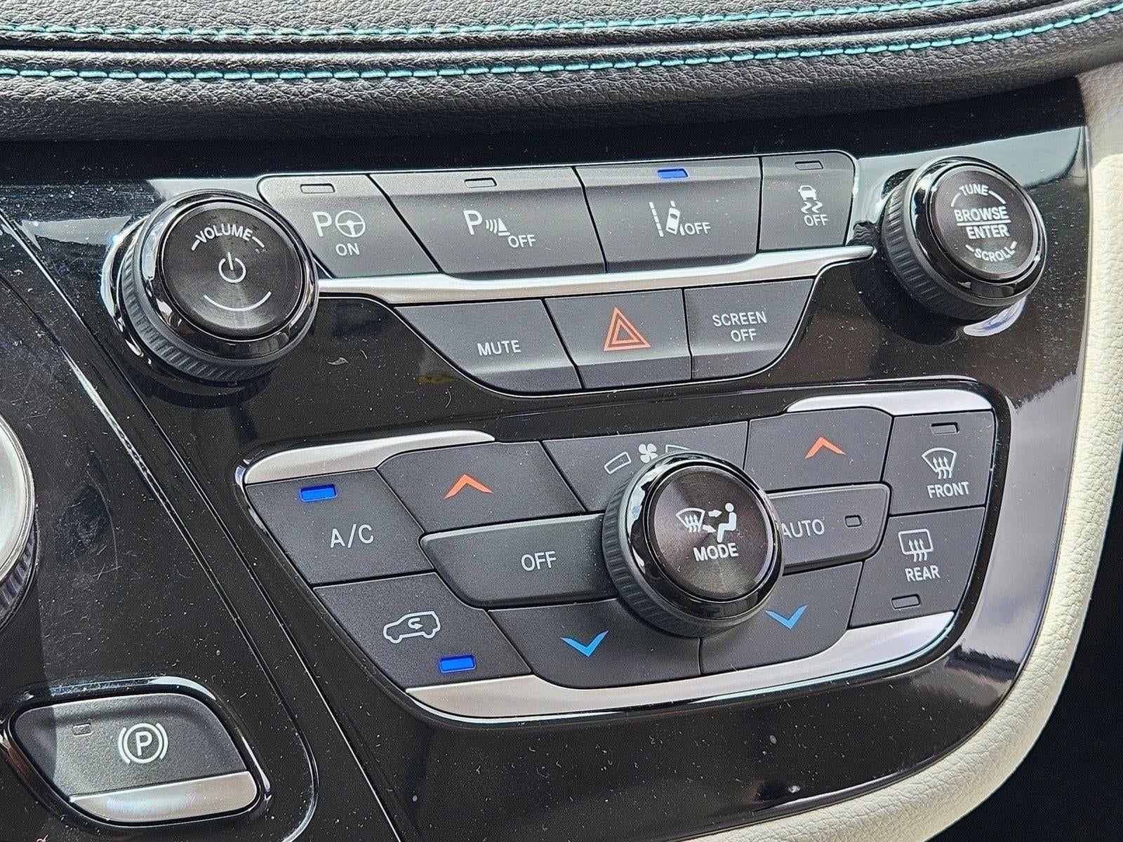 2018 Chrysler Pacifica Hybrid Limited FWD