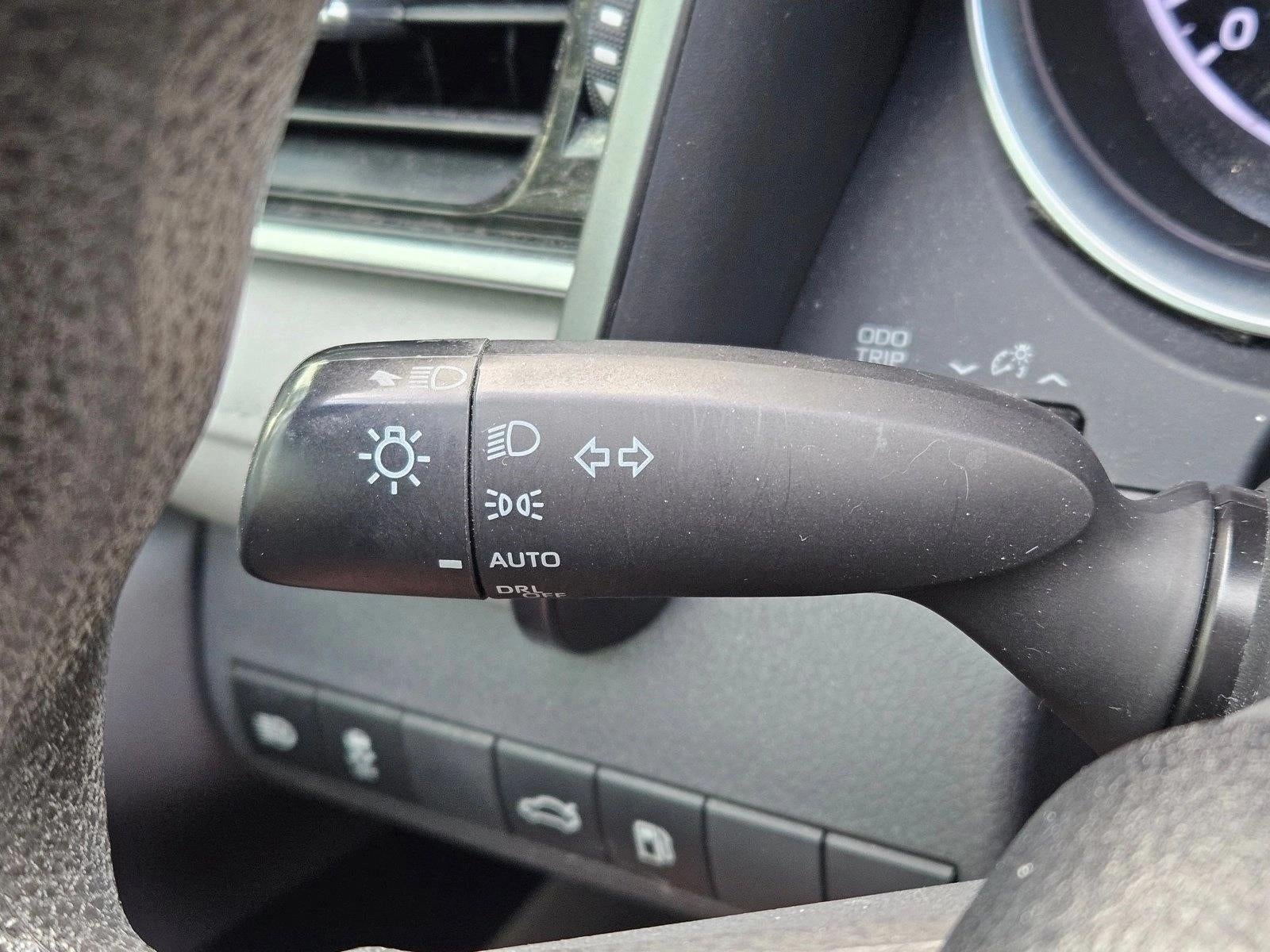 2018 Toyota Camry LE Auto (SE)