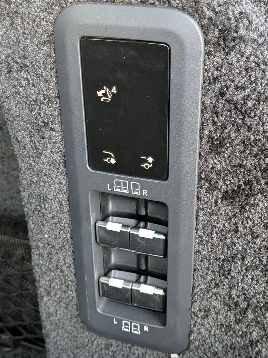 2025 Land Rover Range Rover P400 SE LWB 7 Seat