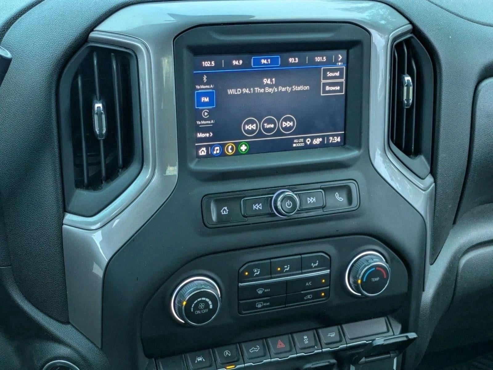 2022 Chevrolet Silverado 1500 Crew Cab Short Box 2-Wheel Drive Custom