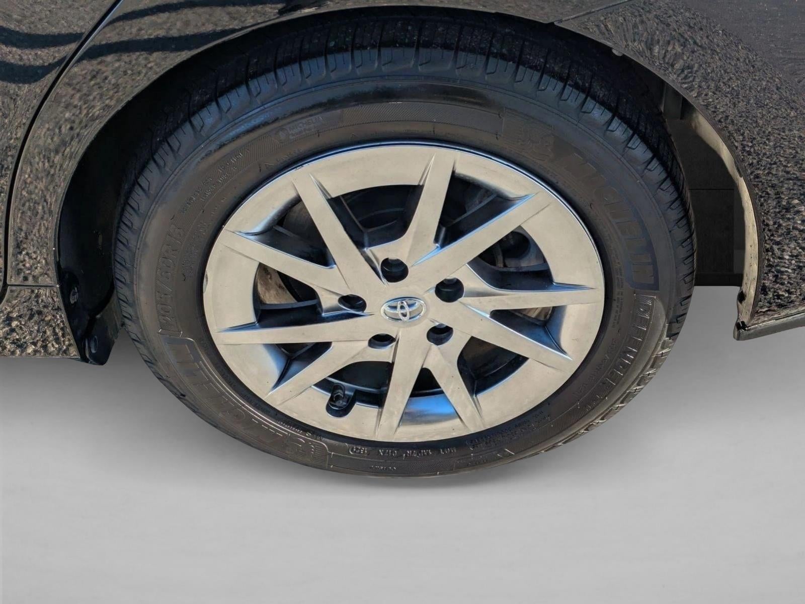 2017 Toyota Prius v Four (Natl)