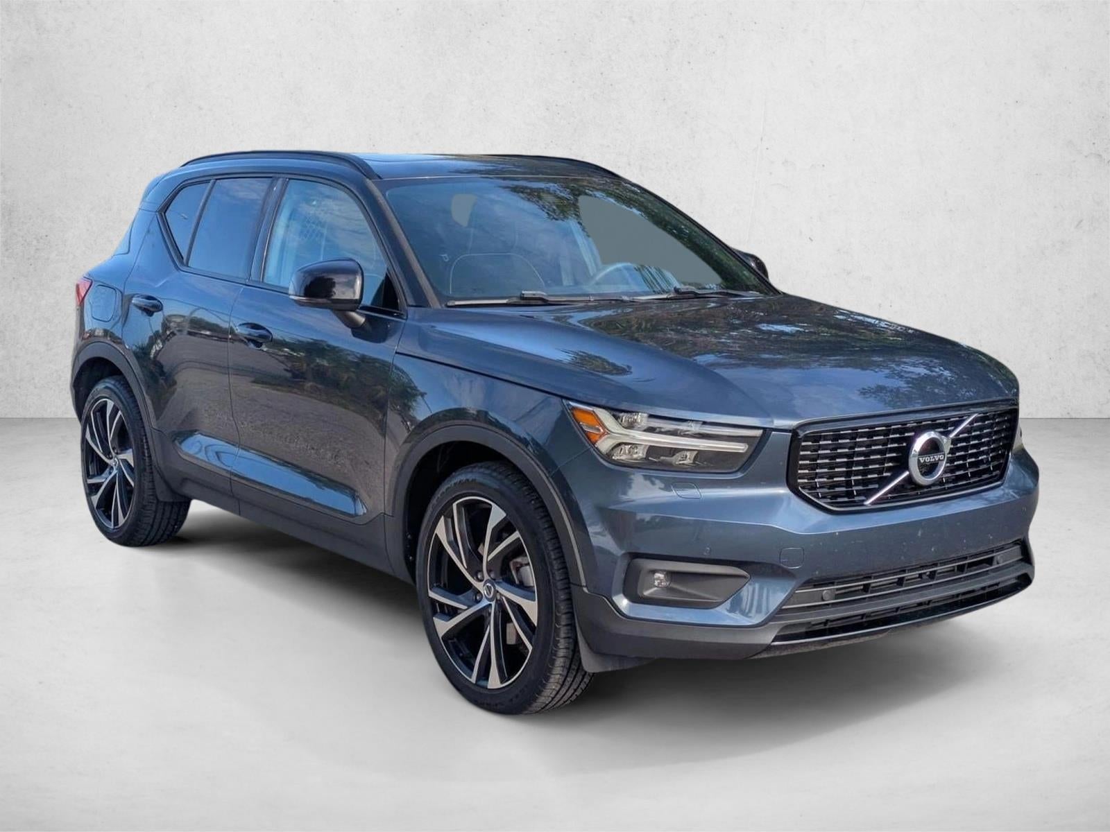 2022 Volvo XC40 T5 AWD R-Design