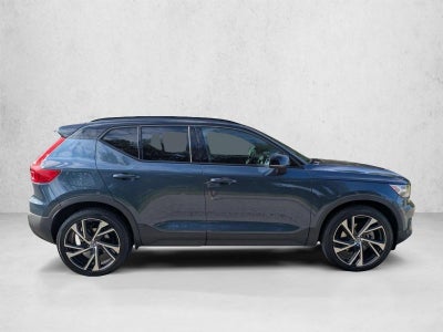 2022 Volvo XC40 T5 AWD R-Design