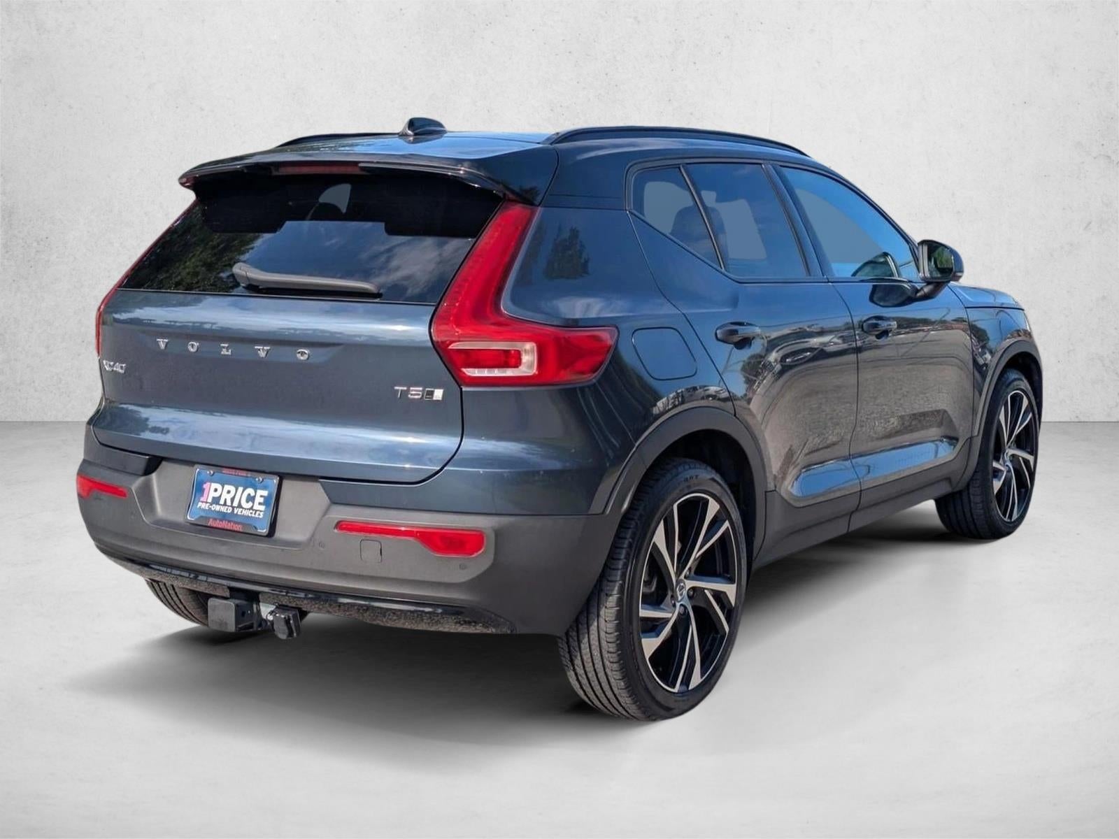 2022 Volvo XC40 T5 AWD R-Design