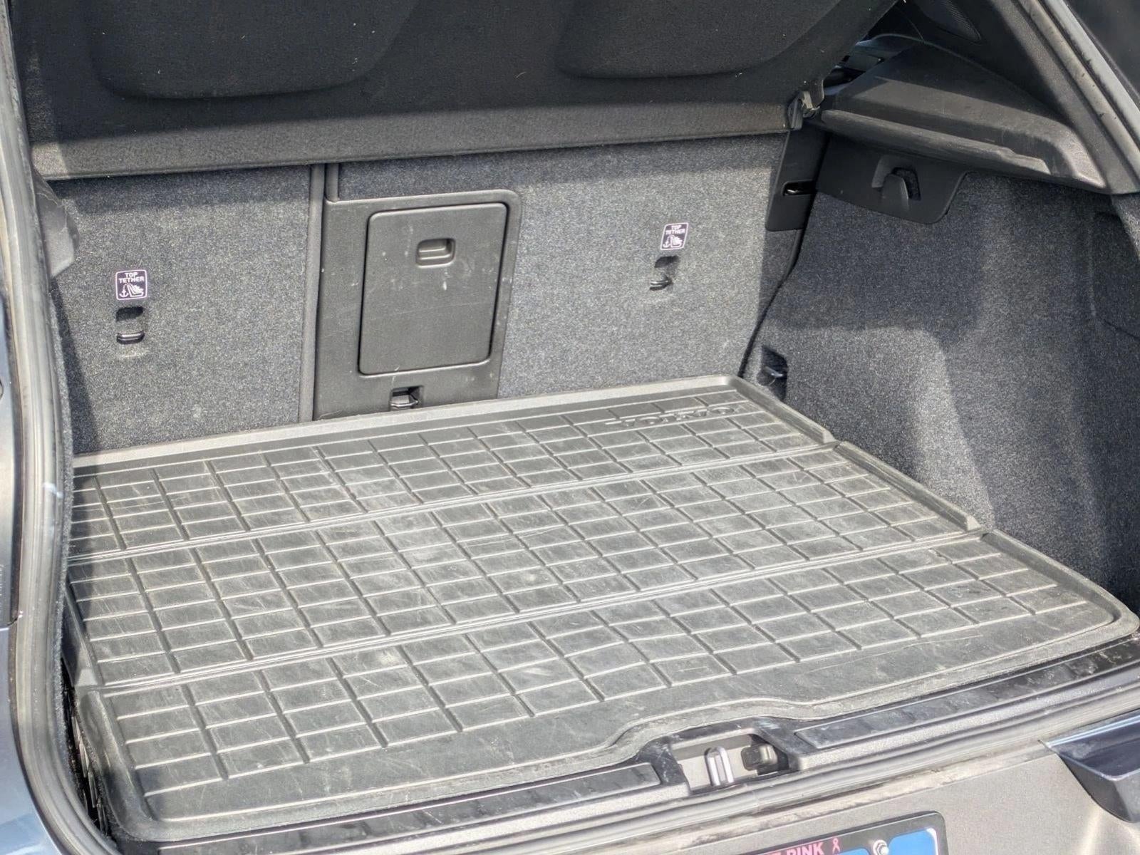 2022 Volvo XC40 T5 AWD R-Design