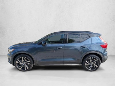 2022 Volvo XC40 T5 AWD R-Design