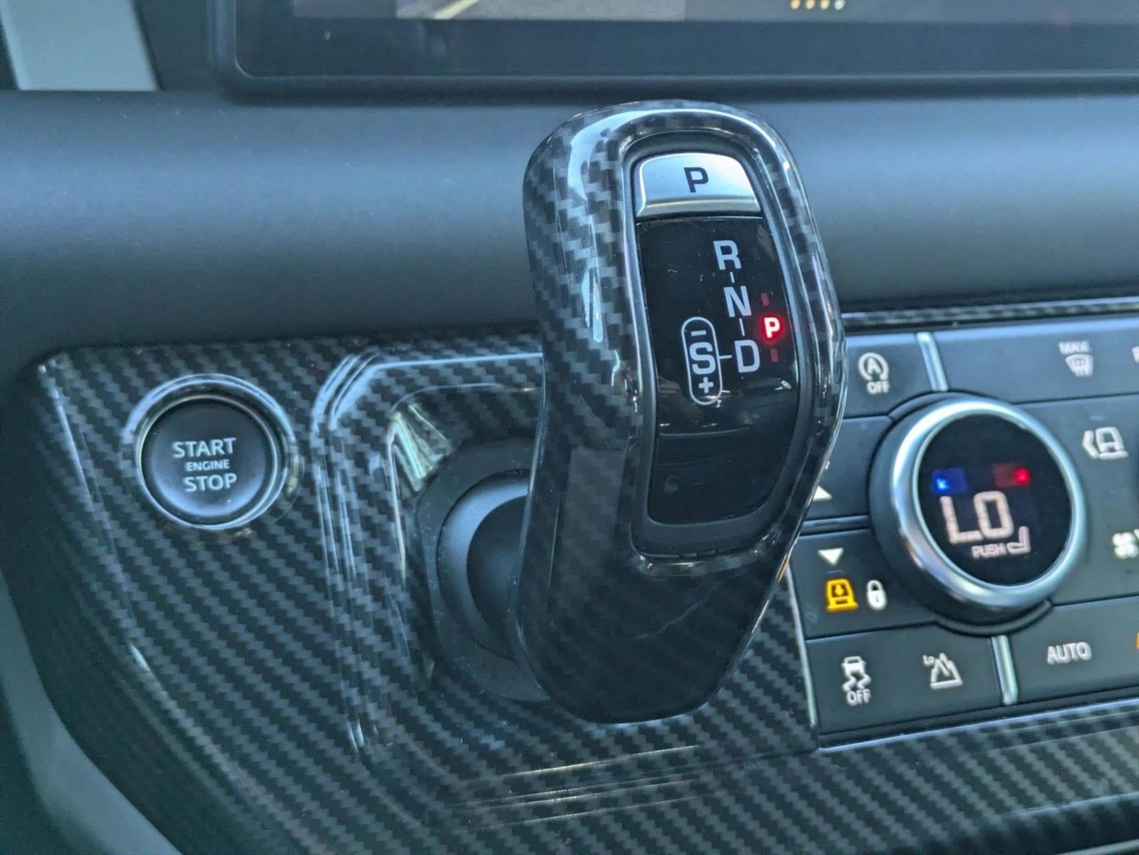 2024 Land Rover Defender 110 P400 X-Dynamic SE
