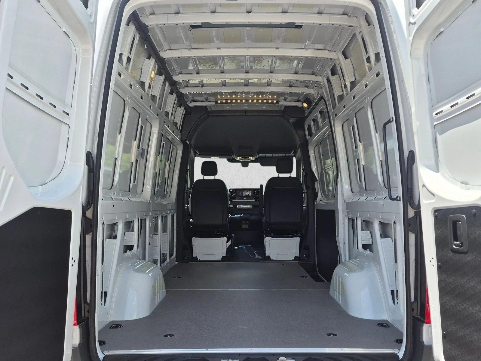 2025 Mercedes-Benz Sprinter Cargo Van 2500 Standard Roof I4 Diesel HO 144" RWD