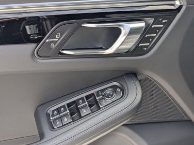 2025 Porsche Macan AWD