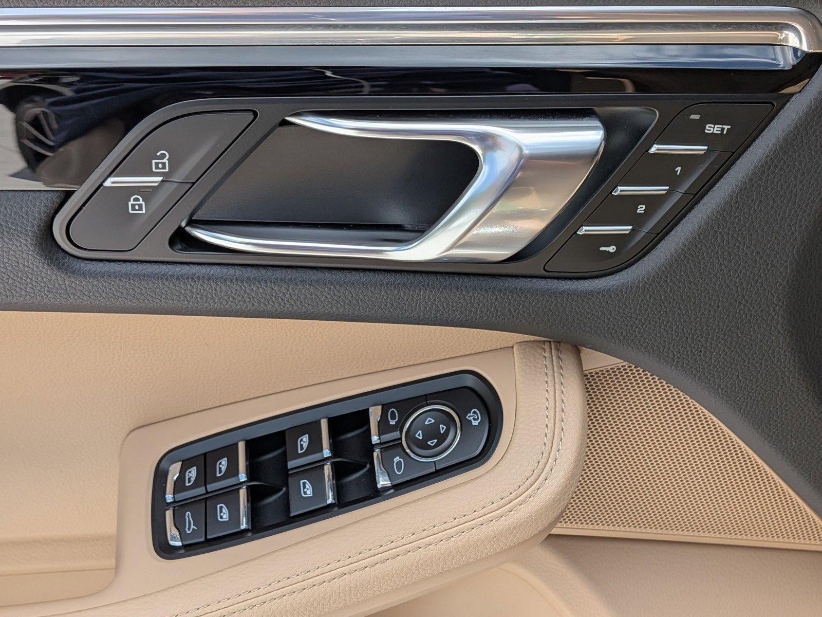 2025 Porsche Macan AWD