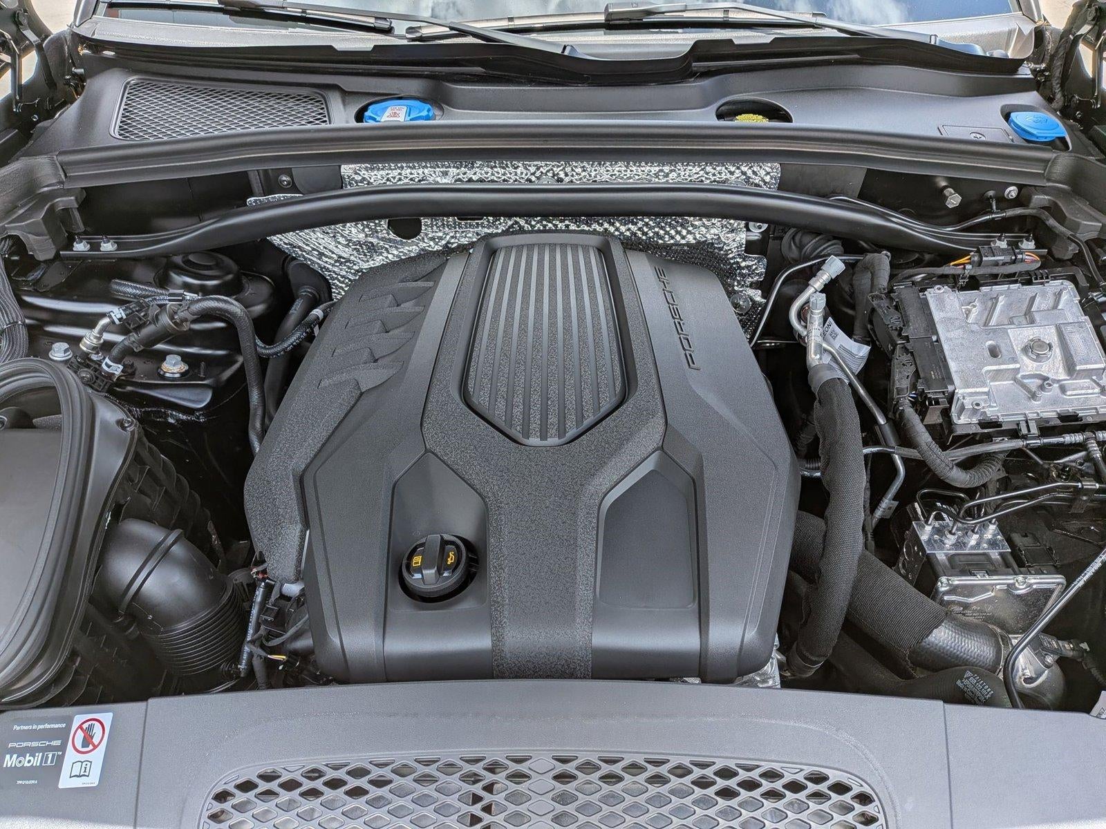 2025 Porsche Macan AWD