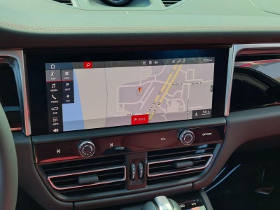 2025 Porsche Macan AWD
