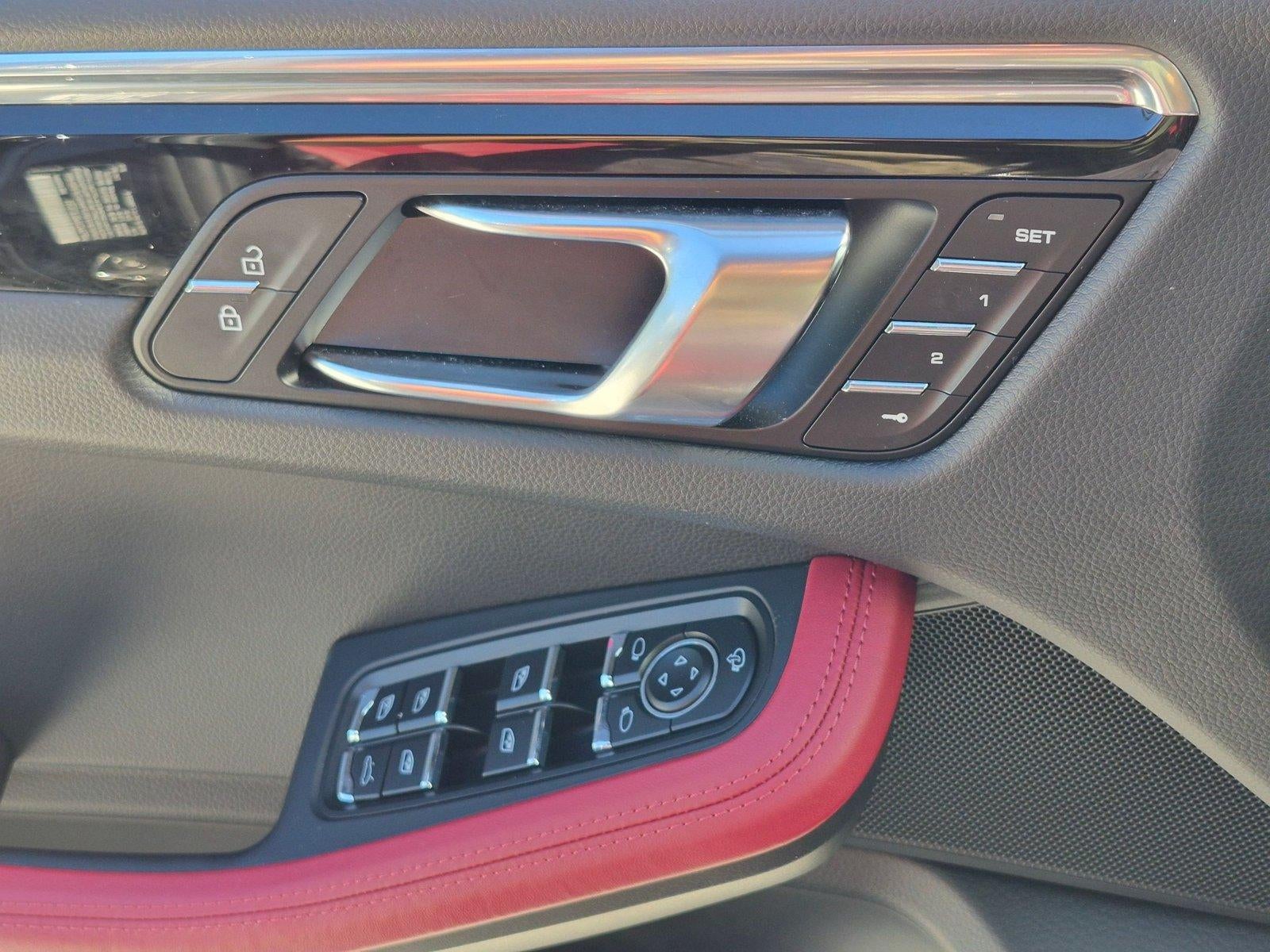 2025 Porsche Macan AWD
