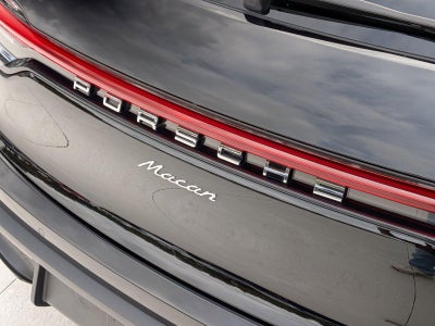 2025 Porsche Macan AWD