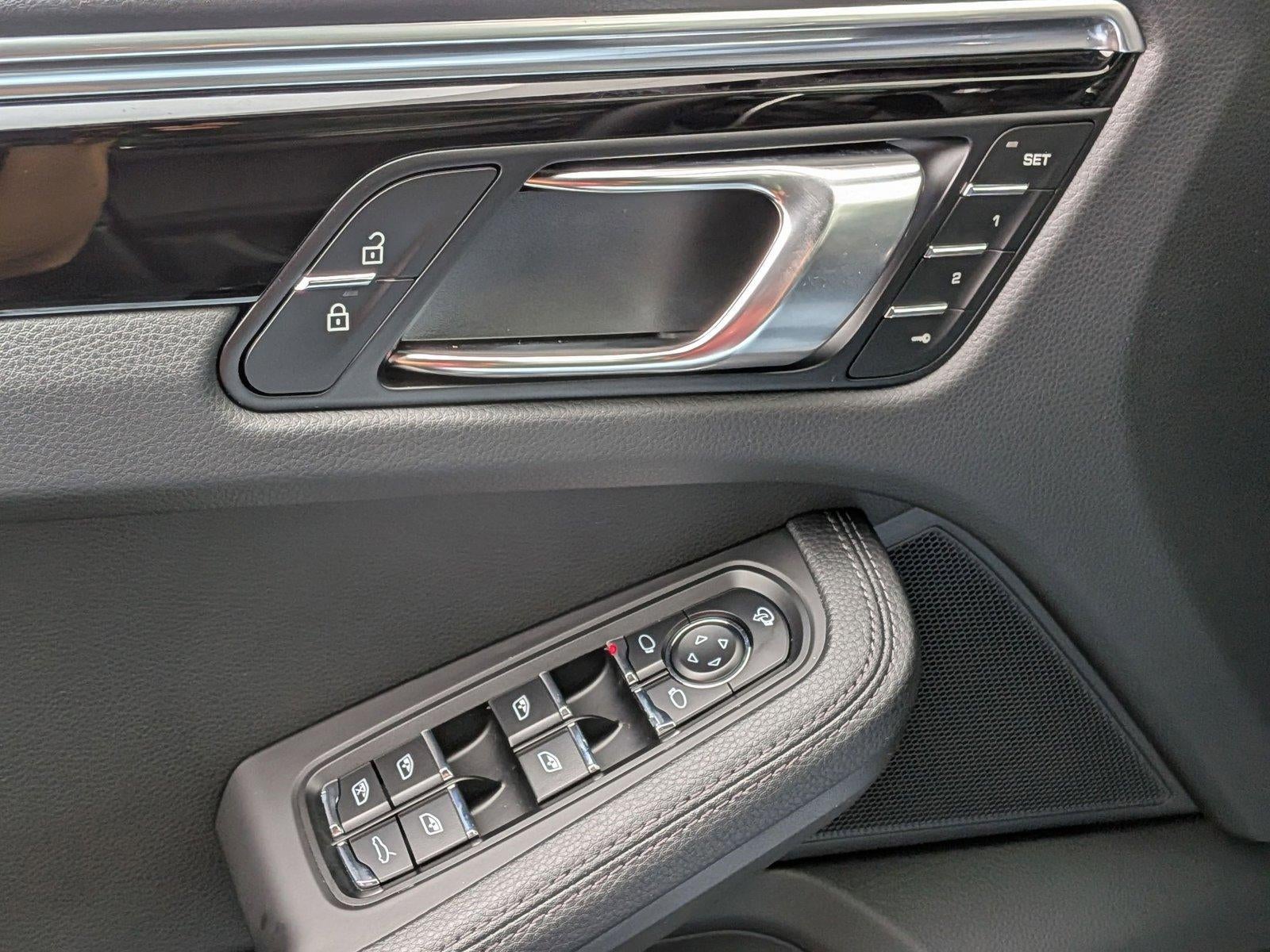 2025 Porsche Macan AWD