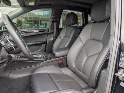 2025 Porsche Macan AWD