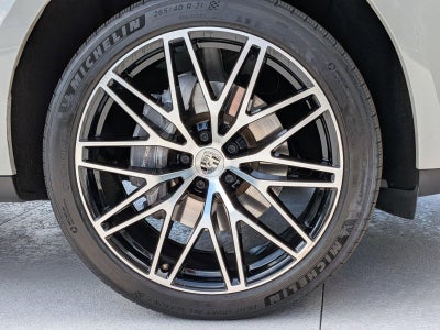 2025 Porsche Macan AWD