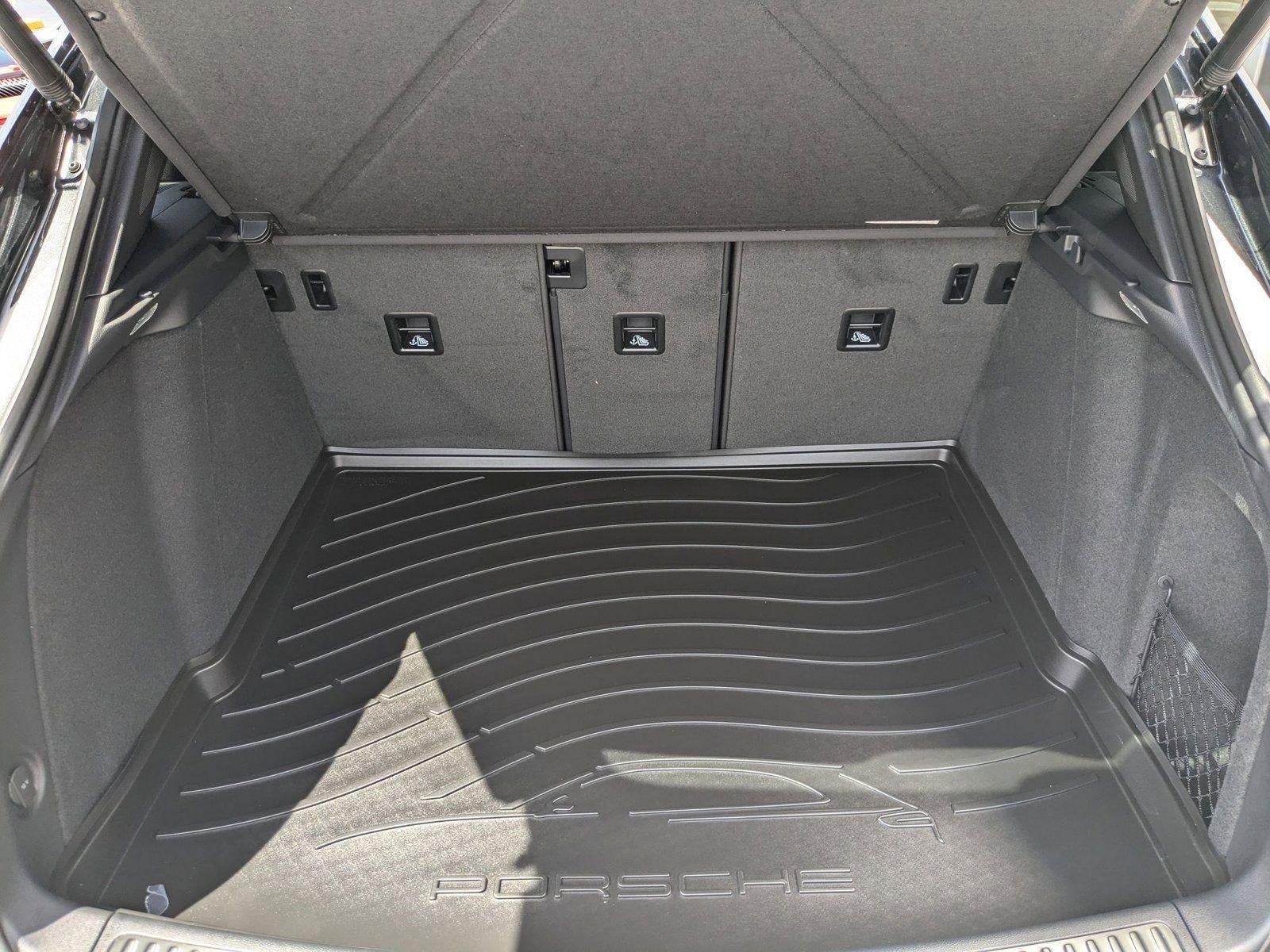 2025 Porsche Macan AWD