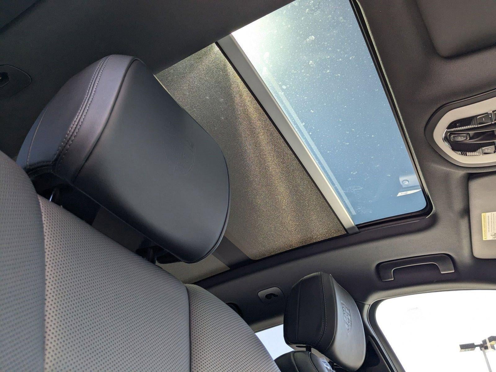 2025 Porsche Macan AWD