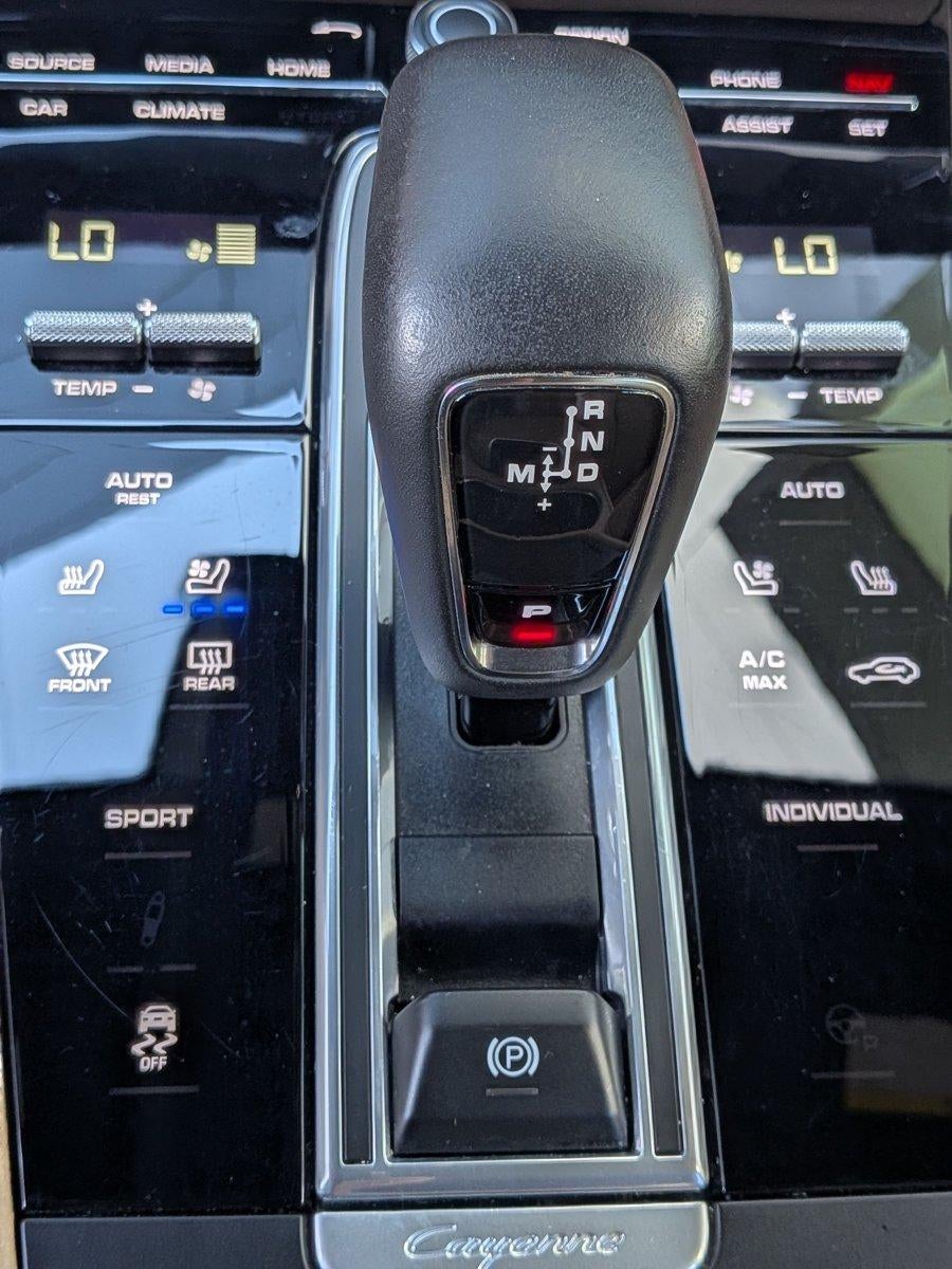 2023 Porsche Cayenne Platinum Edition AWD